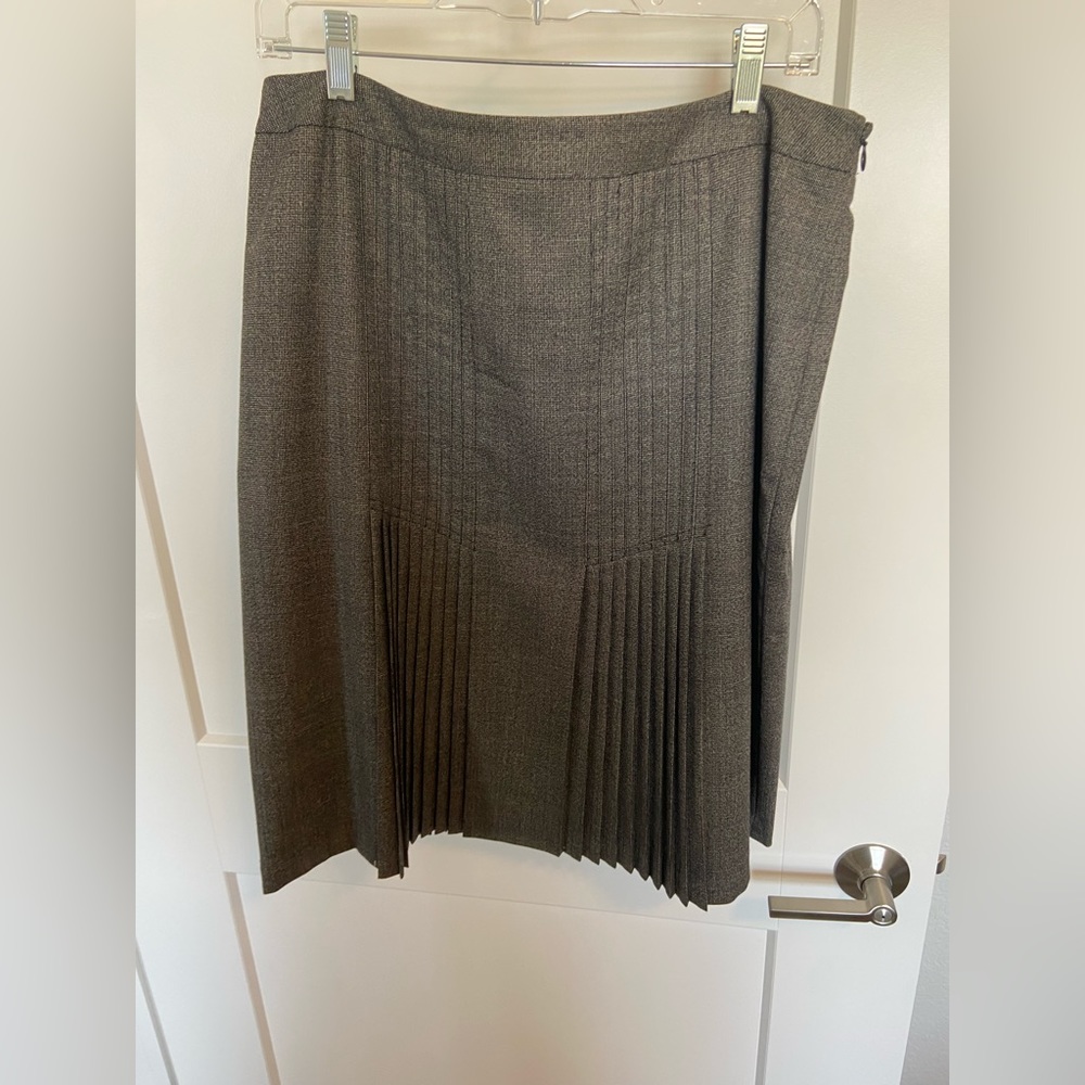 Loft grey pleated skirt
